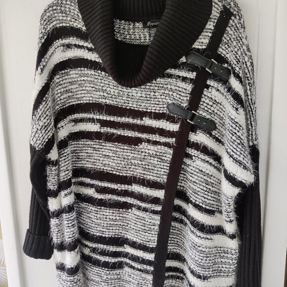 Magnolia, Soft Knit Sweater Jacket with 2 leather closures. Black & White. XXL - Picture 1 of 9